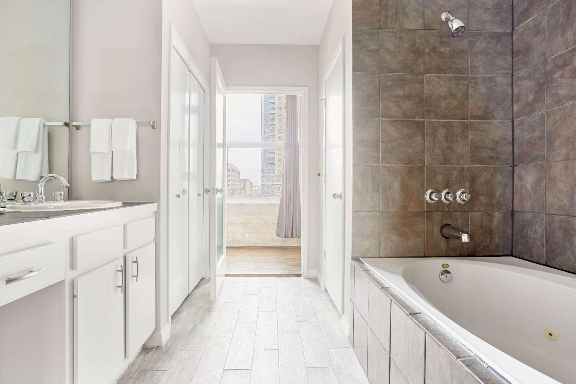 Reside Houston Downtown, A Wyndham Residence Zewnętrze zdjęcie